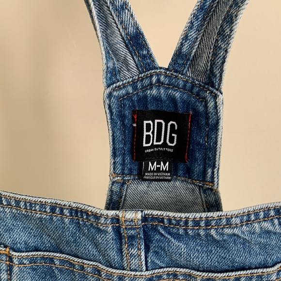 BDG Womens Light Blue Denim Overall Shorts size Medium - Picture 5 of 10